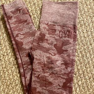 Gymshark camo leggings. Berry color. Size small. Never been worn.